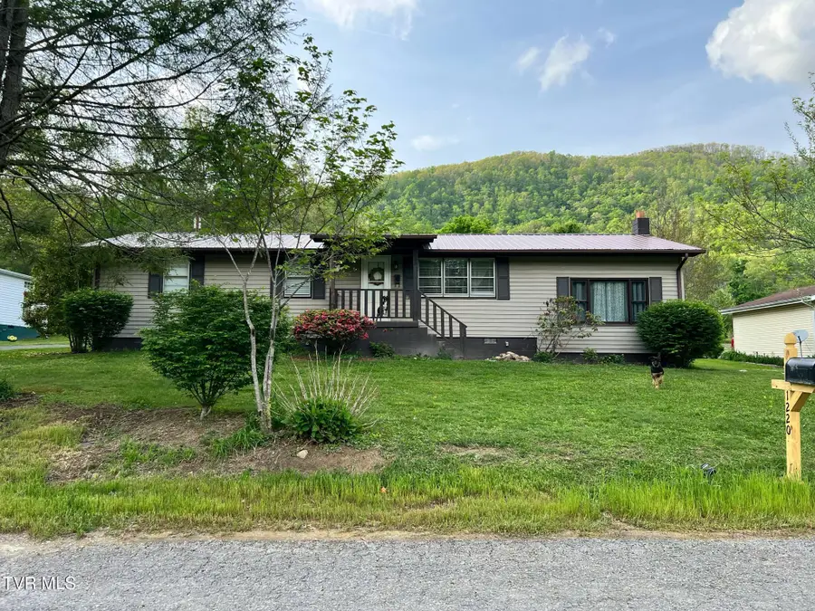 1220 2nd Avenue, Big Stone Gap, VA 24219 - #2