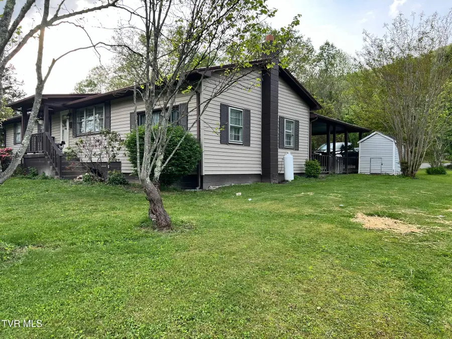 1220 2nd Avenue, Big Stone Gap, VA 24219 - #3
