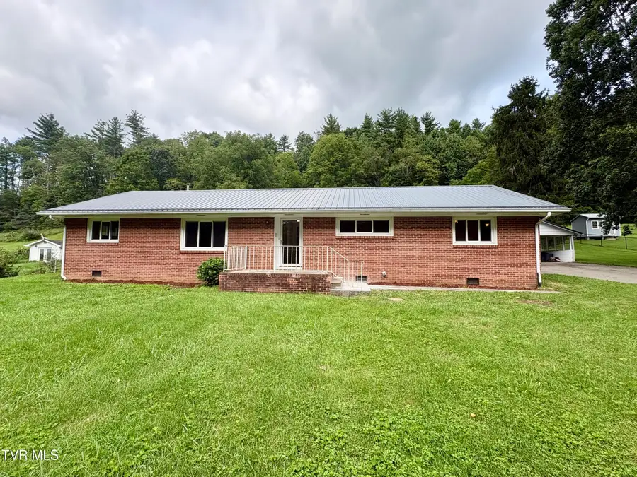 565 Circle Drive, Mountain City, TN 37683 - #2