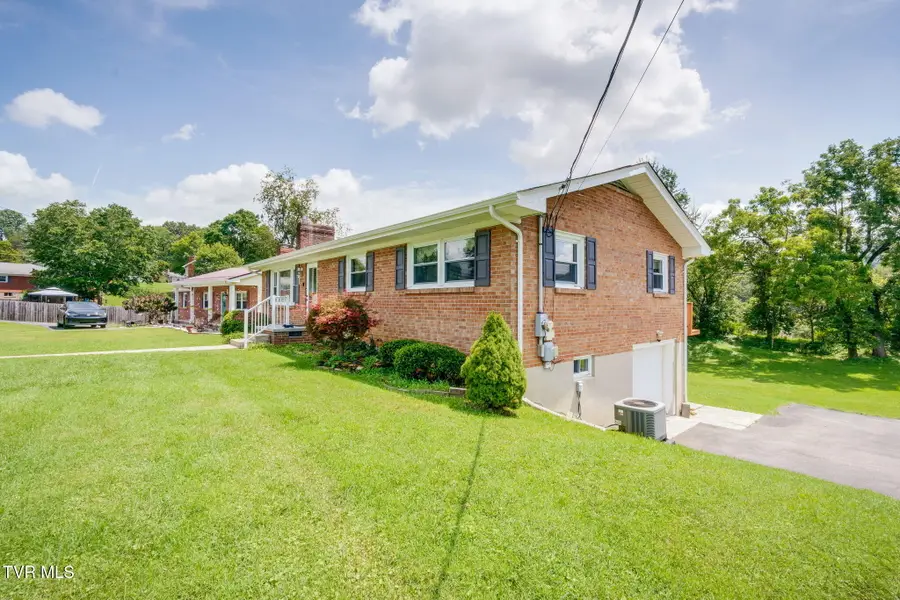 205 Greenfield Place, Bristol, TN 37620 - #2
