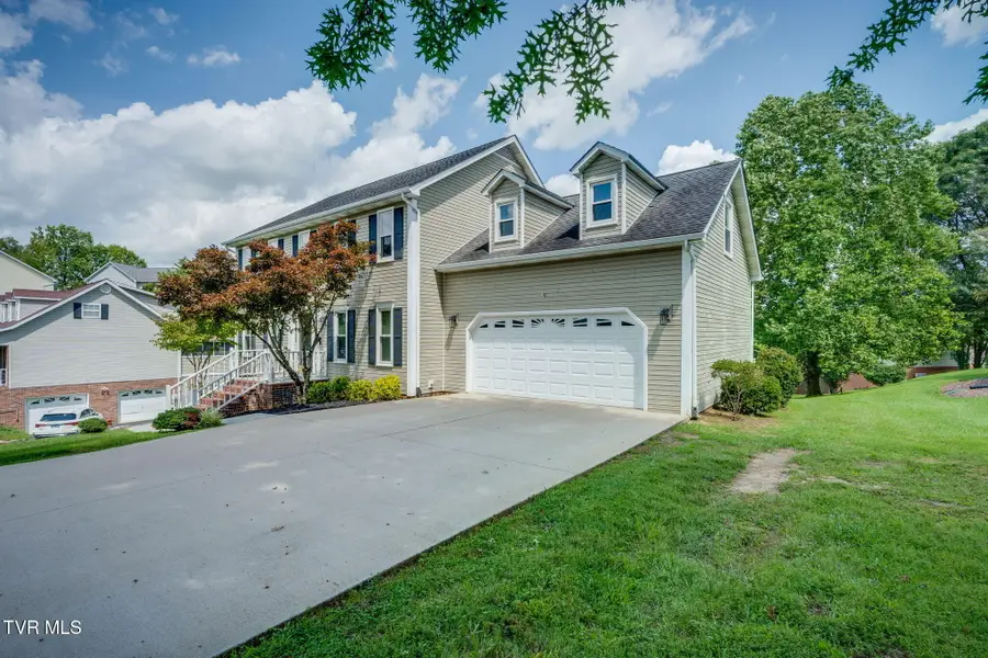 12 Spring Knoll Court, Johnson City, TN 37601 - #3
