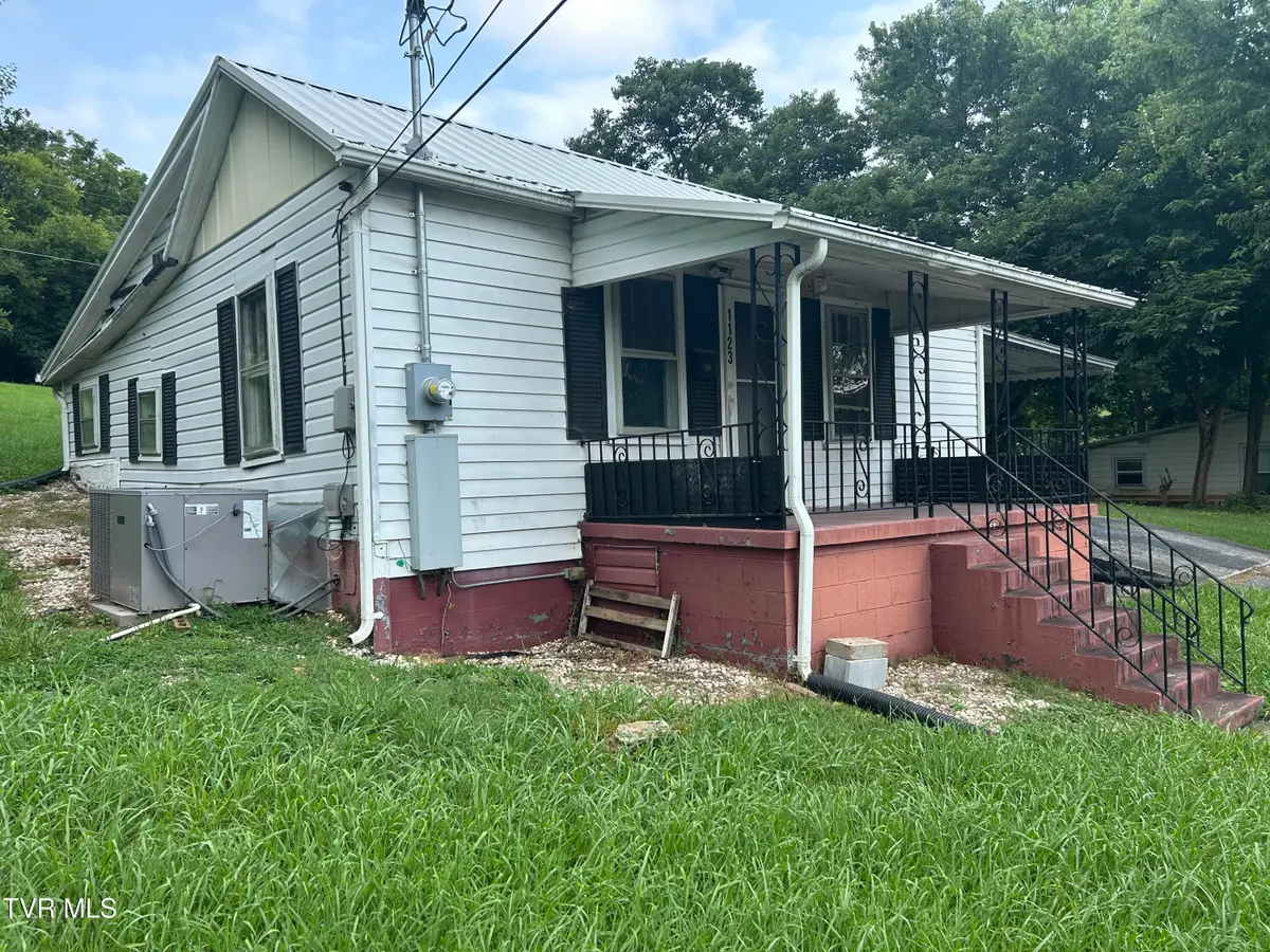 1123 East 4th North Street, Morristown, TN 37814 - #1