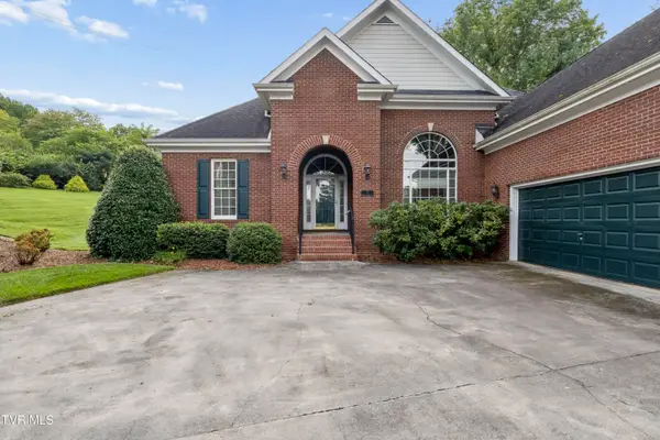13 Hunters Ridge Road, Johnson City, TN 37604