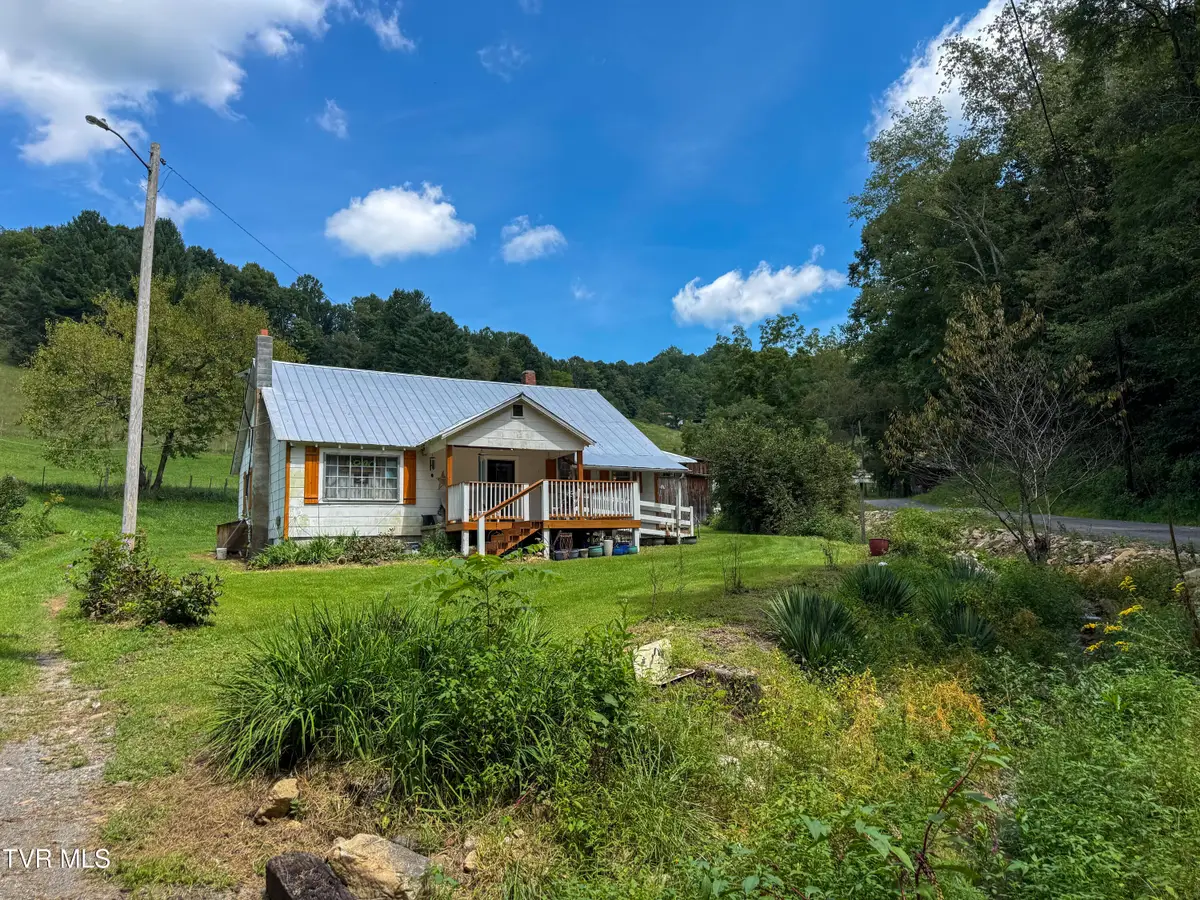 1091 Sandy Road, Mountain City, TN 37683 - #1