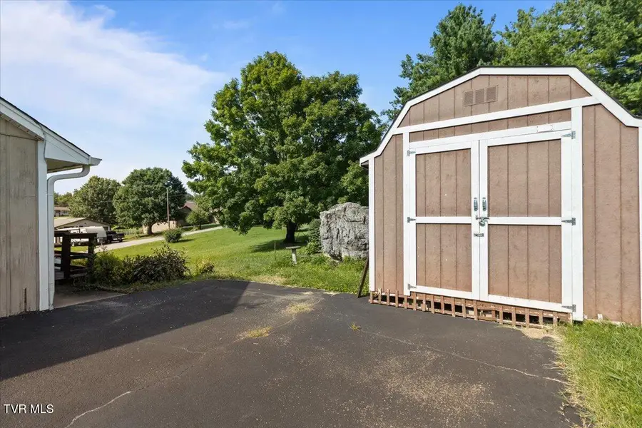 207 Hermosa Drive, Fall Branch, TN 37656 - #3
