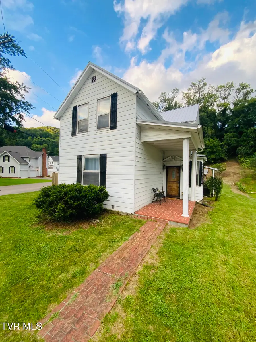 232 Northwest Chestnut Street, Norton, VA 24273 - #2