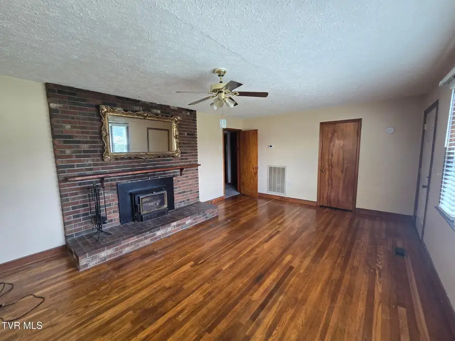 587 North Holston River Drive, Kingsport, TN 37660 - #3