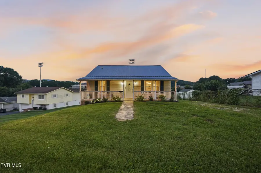 322 West Doe Avenue, Elizabethton, TN 37643 - #3