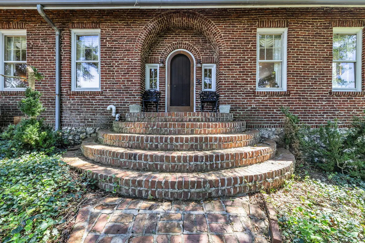 680 S Crest Road, Chattanooga, TN 37404 - Image #1