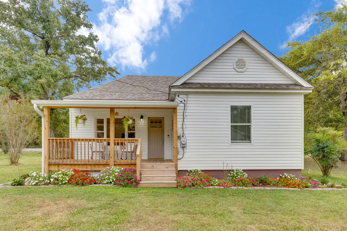 406 E 16th Street, Chickamauga, GA 30707 - #1