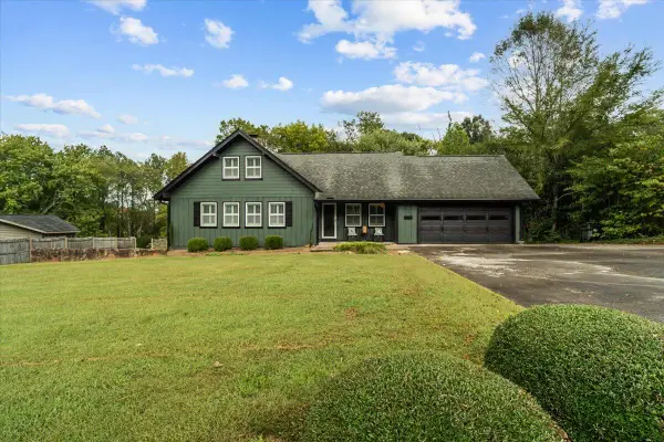 1915 W Brookhaven Circle, Dalton, GA 30720