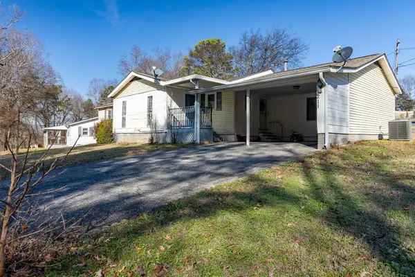 211 E Ezzard Avenue, Dalton, GA 30720