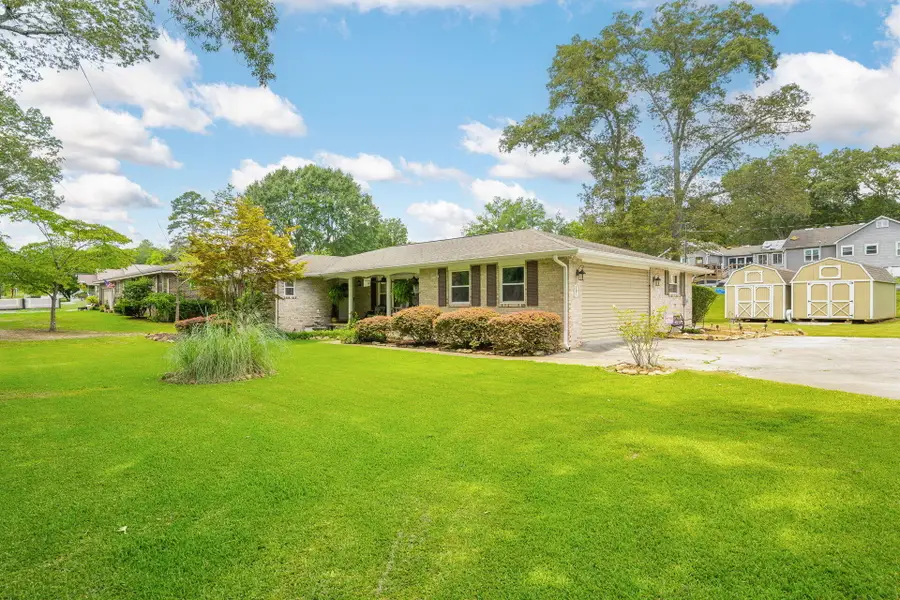 301 Clebourne Avenue, Chickamauga, GA 30707 - #3