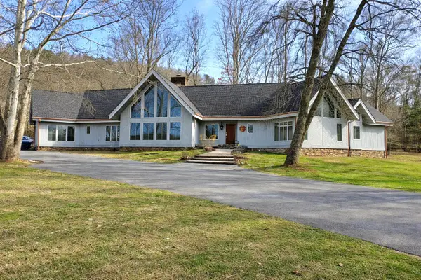 8950 Cattails Creek Way, Ooltewah, TN 37363