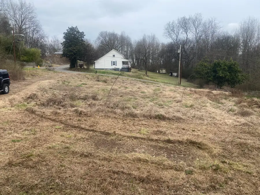 251 W Iowa Avenue, Whitwell, TN 37397 - #2