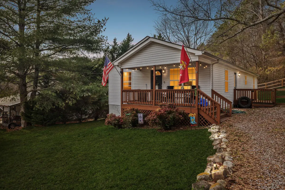 617 Bradley Avenue, Lafayette, GA 30728 - #1