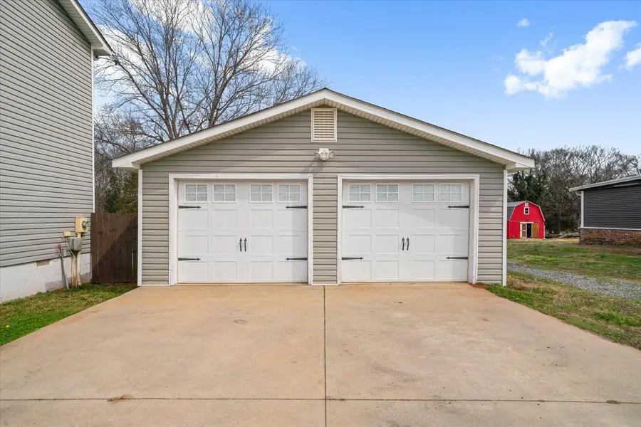 106 Elm Street, Chatsworth, GA 30705 - #2