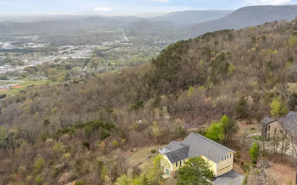 9028 Terrace Falls Drive, Soddy Daisy, TN 37379