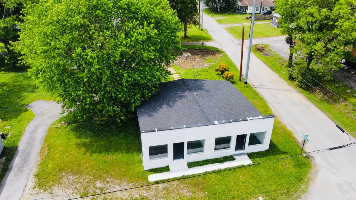 125 W Indiana Avenue, Whitwell, TN 37397 - #1