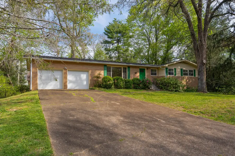 1006 Crown Point Road E, Signal Mountain, TN 37377 - #2