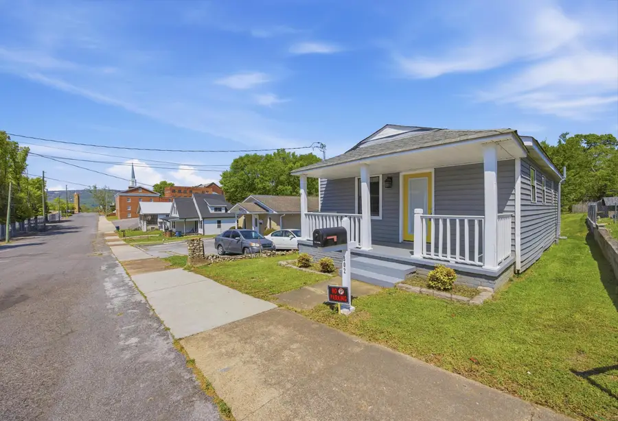 302 E Gordon Avenue, Rossville, GA 30741 - #2