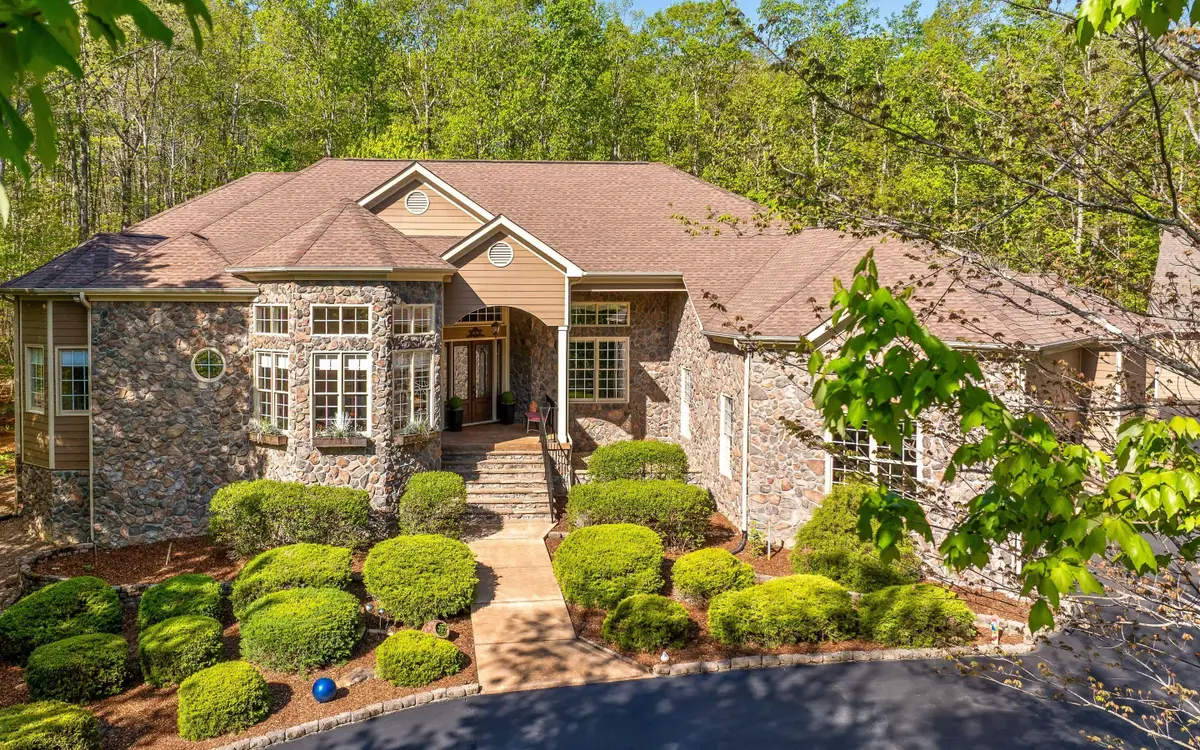 240 Horseshoe Bend Road E, Signal Mountain, TN 37377 - #1