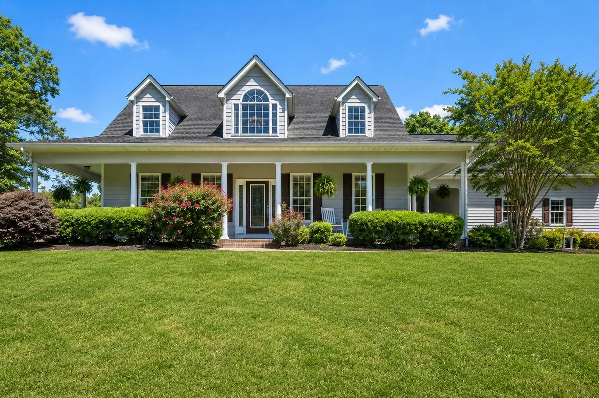 38 E Circle Drive, Rossville, GA 30741 - #1