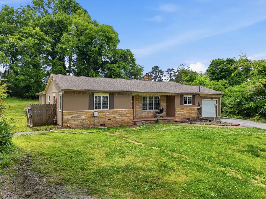 807 Tennessee Avenue, Athens, TN 37303 - #2