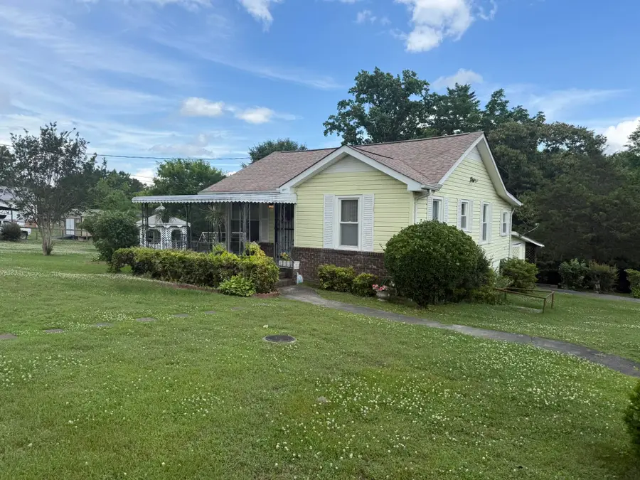 8 Elizabeth Street, Rossville, GA 30741 - #3