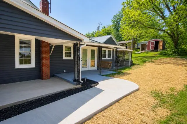1316 S Cedar Avenue, South Pittsburg, TN 37380 - #3