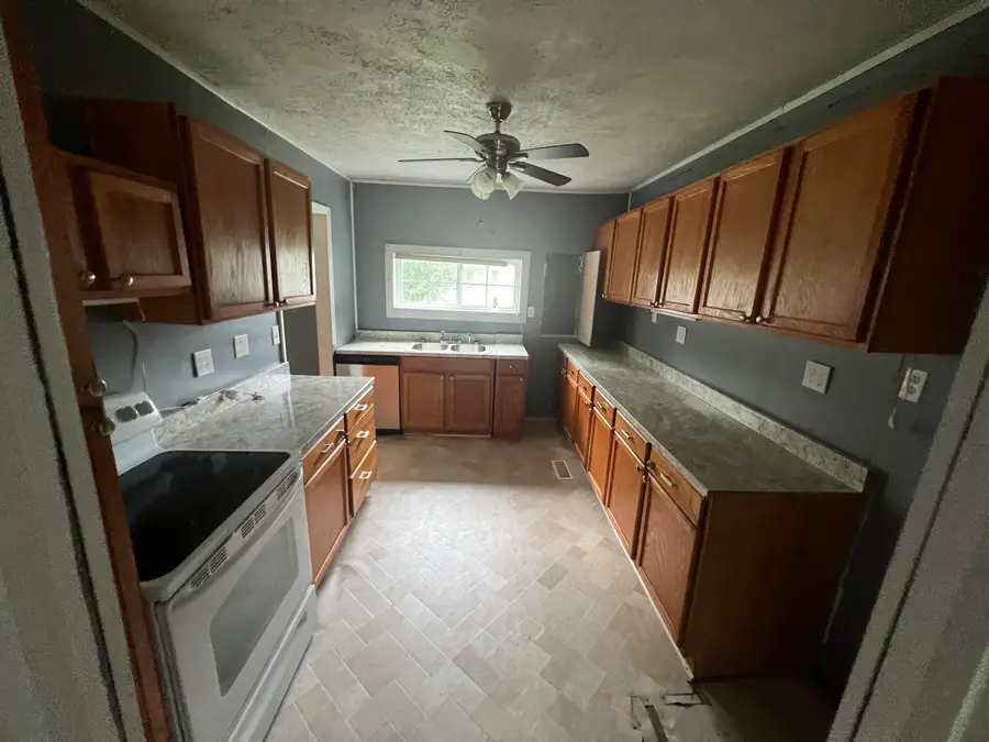 1309 Holly Avenue, South Pittsburg, TN 37380 - #3