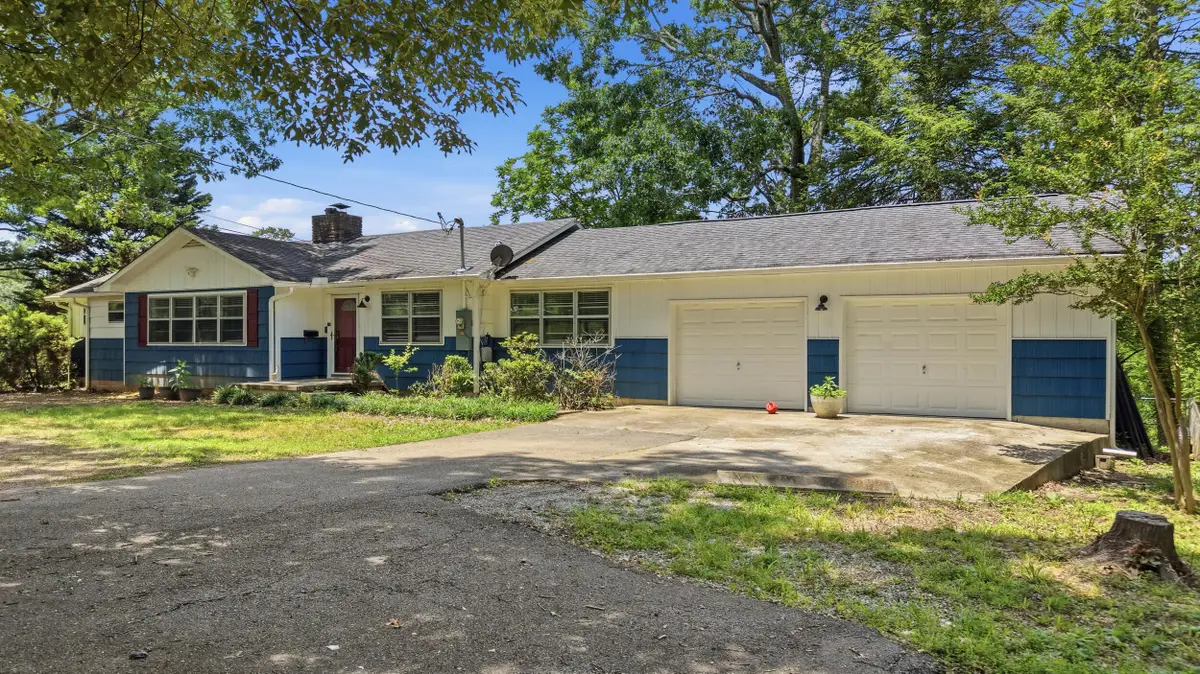8525 W Crabtree Road, Hixson, TN 37343 - #1
