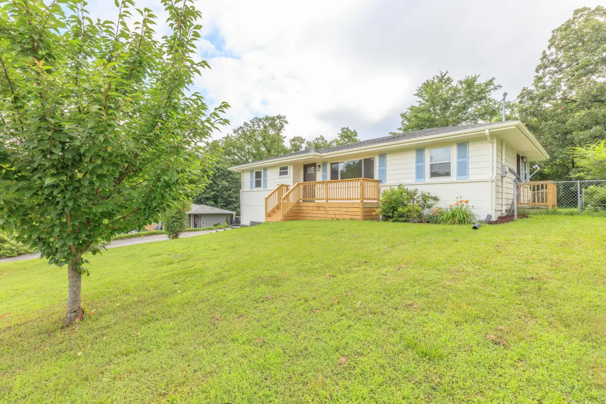 1012 W Lewis Street, Rossville, GA 30741 - #1