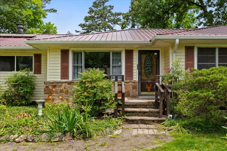 607 Carolina Avenue, Signal Mountain, TN 37377 - #3