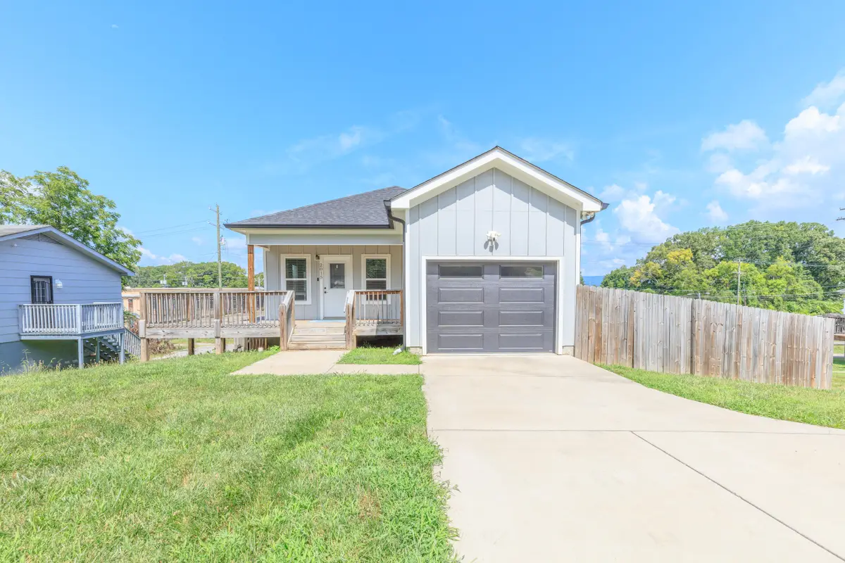 2015 N Chamberlain Avenue, Chattanooga, TN 37406 - #1