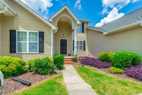 9084 Haileys Pond Drive, Ooltewah, TN 37363