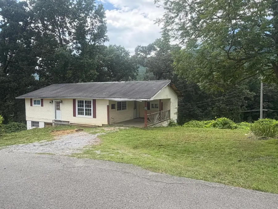 211 S Oak Street, Whitwell, TN 37397 - #2