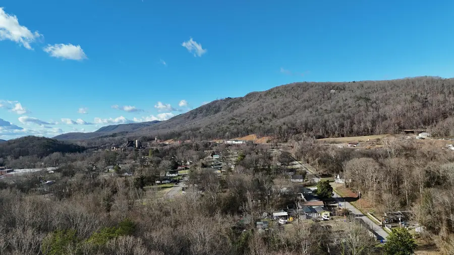 822 W Bates Street, Rockwood, TN 37854 - #2