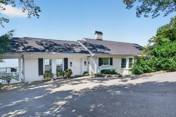 424 W Brow Road, Lookout Mountain, TN 37350