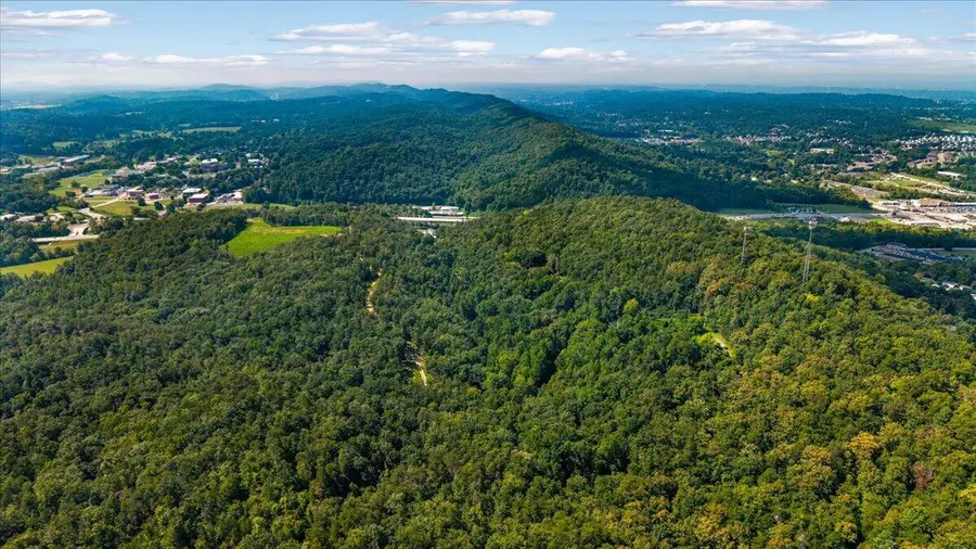 5335 Spalding Drive, Ooltewah, TN 37363 - #2