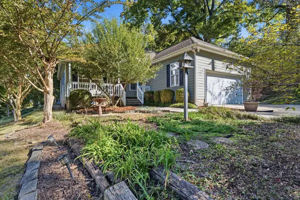 1182 E Elmwood Drive E, Chattanooga, TN 37405
