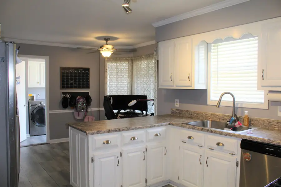 102 Hedgewood Drive, Lexington, TN 38351 - #3