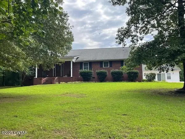325 Stonecreek Drive, Paris, TN 38242