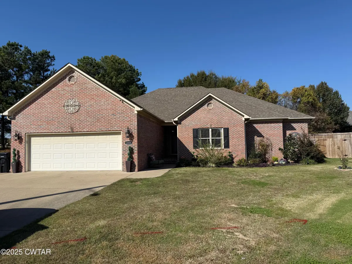 2221 Oakview Avenue, Dyersburg, TN 38024 - Image #1