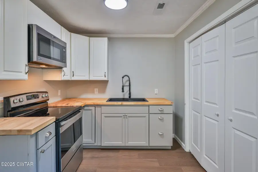 306 Poplar St, Greenfield, TN 38230 - Image #2