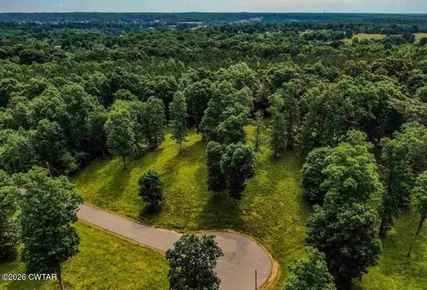 000 Oak Point Drive, Lexington, TN 38351