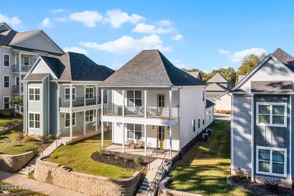 221 W Deaderick Street, Jackson, TN 38301