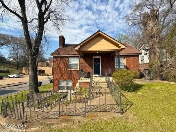 202 College Street, Dyersburg, TN 38024