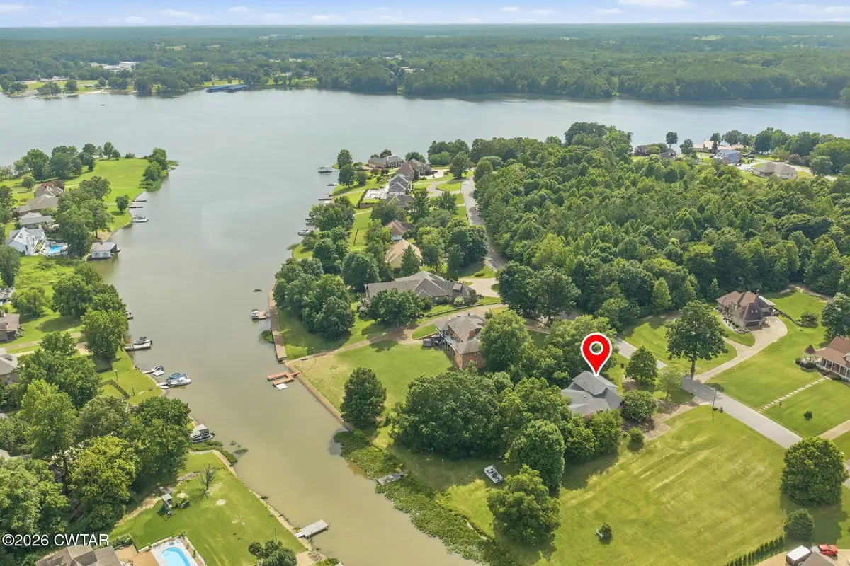 435 Lakeshore Drive, Lexington, TN 38351 - #1