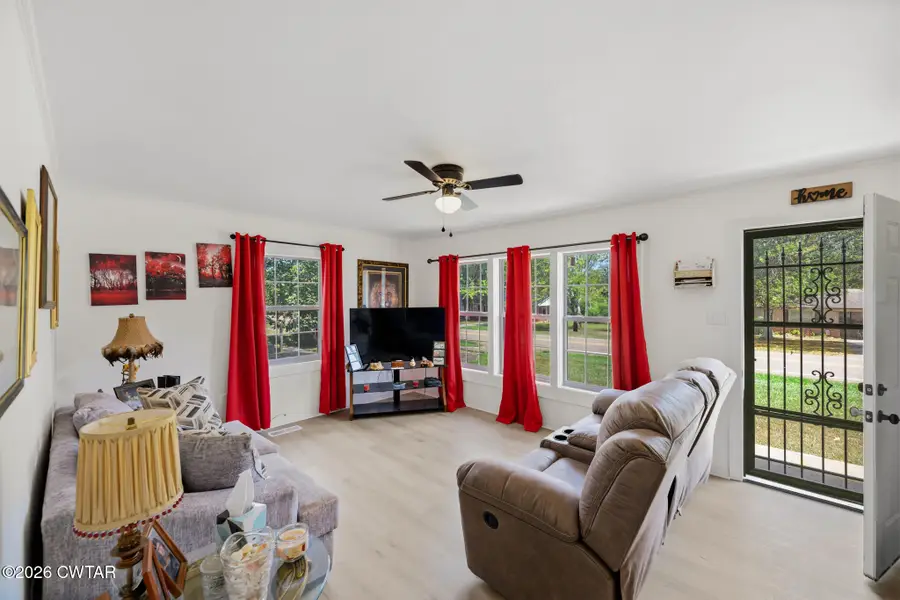 605 Natchez Trace Drive, Lexington, TN 38351 - #2